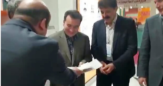 اهدا چک BMW به نماینده شرکت لوله و اتصالات مسعود در نمایشگاه اصفهان پلاست 97