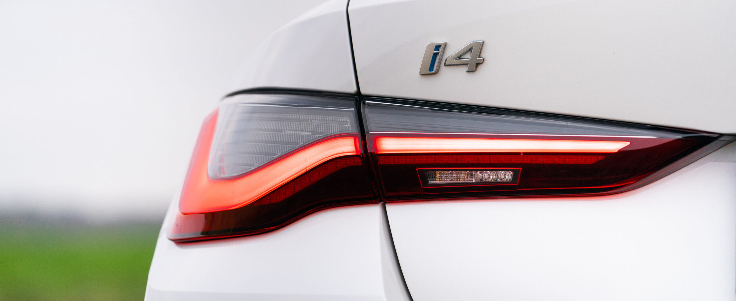 خط تولید چراغ خودرو به کمک دستگاه تزریق پلاستیک 